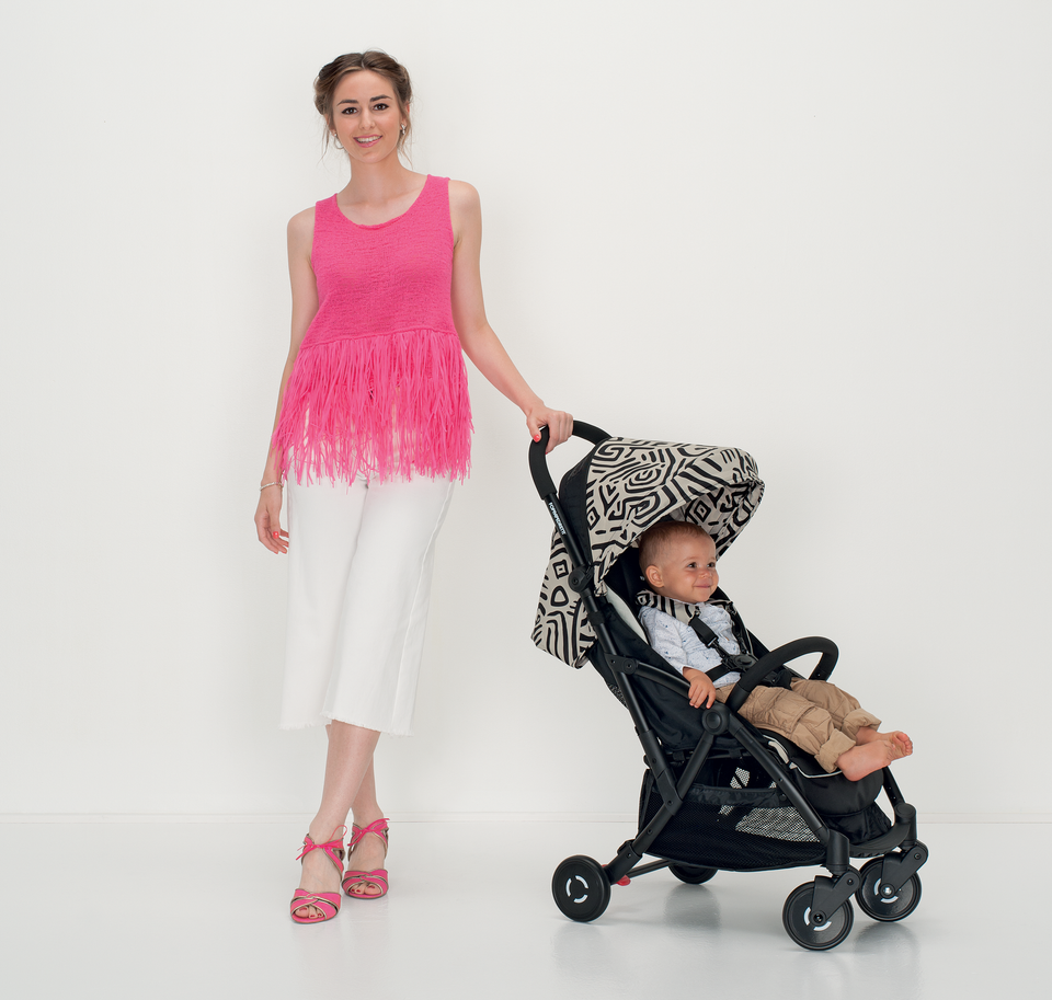 Boarding baby stroller - Optical -by Foppapedretti s lightweight, only 6.5kg and It can be easily folded up into the carrying bag, which is included.
