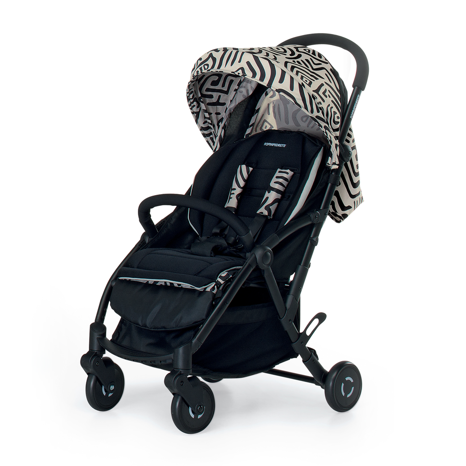 Boarding baby stroller - Optical -by Foppapedretti s lightweight, only 6.5kg and It can be easily folded up into the carrying bag, which is included.