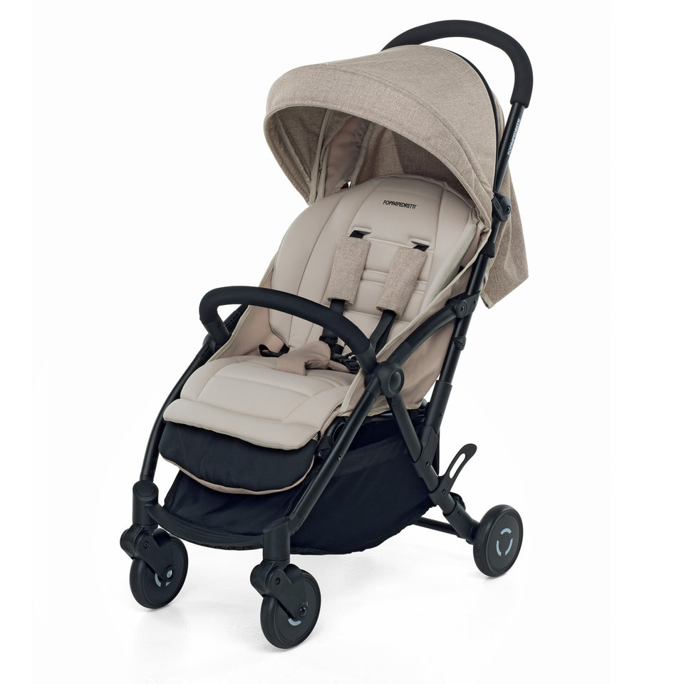 Boarding baby stroller by Foppapedretti warm sand is lightweight, only 6.5kg and It can be easily folded up into the carrying bag, which is included.
