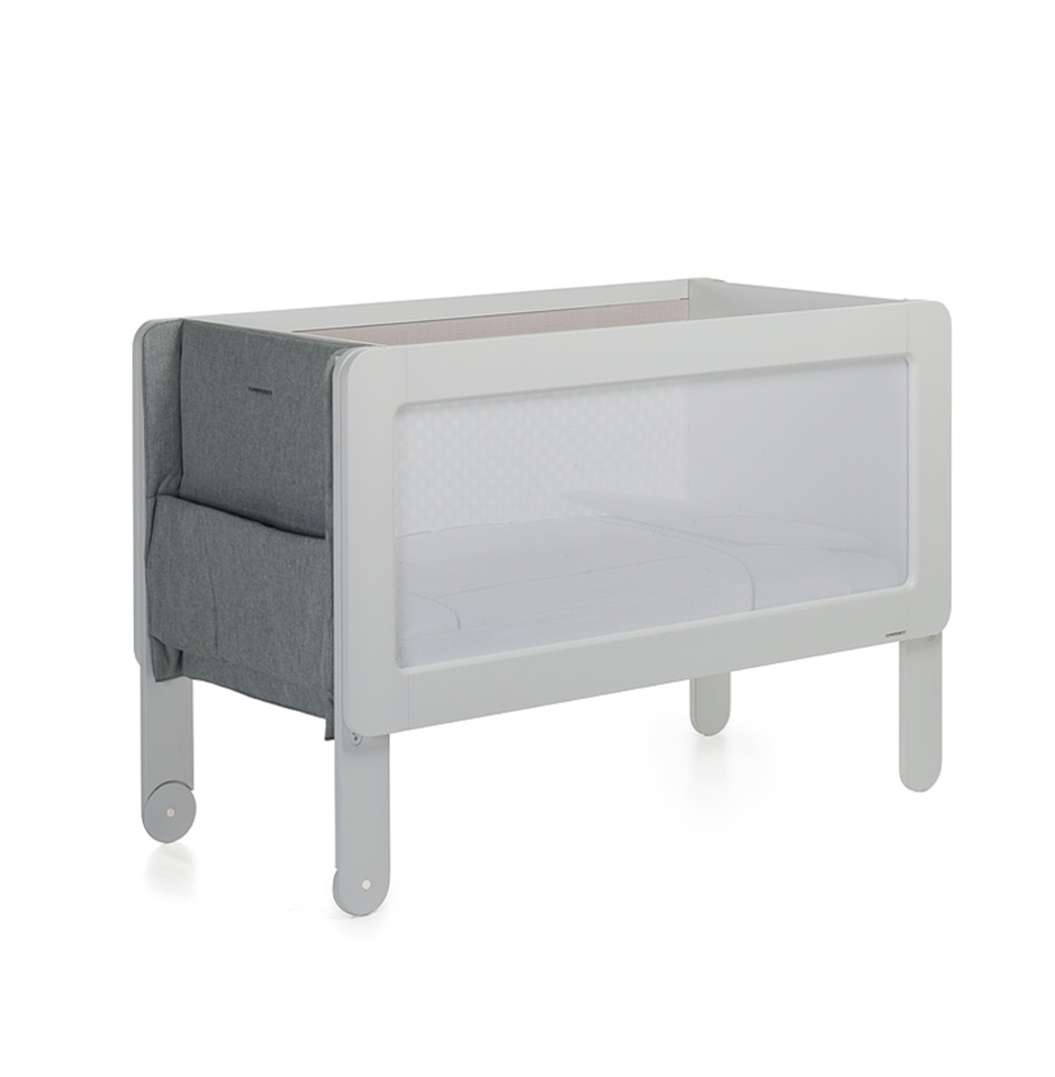 A baby cot with a minimalist design, the wooden frame matches the cot side which is made of a special mesh, provide the ideal air circulation for the baby’s sleep. 100% designed and manufactured in Italy.